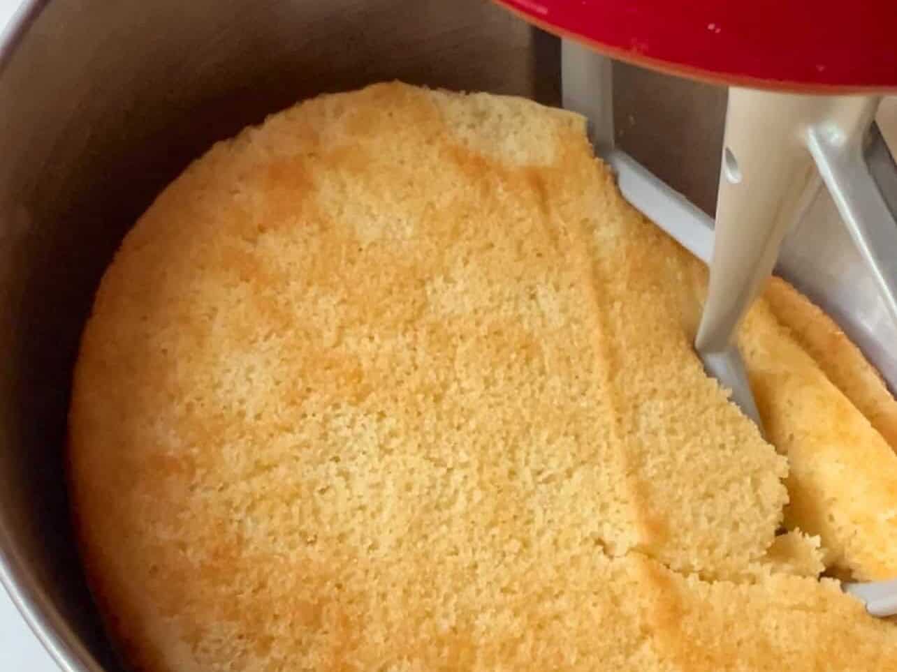 Crumble hot cake immediately after baking