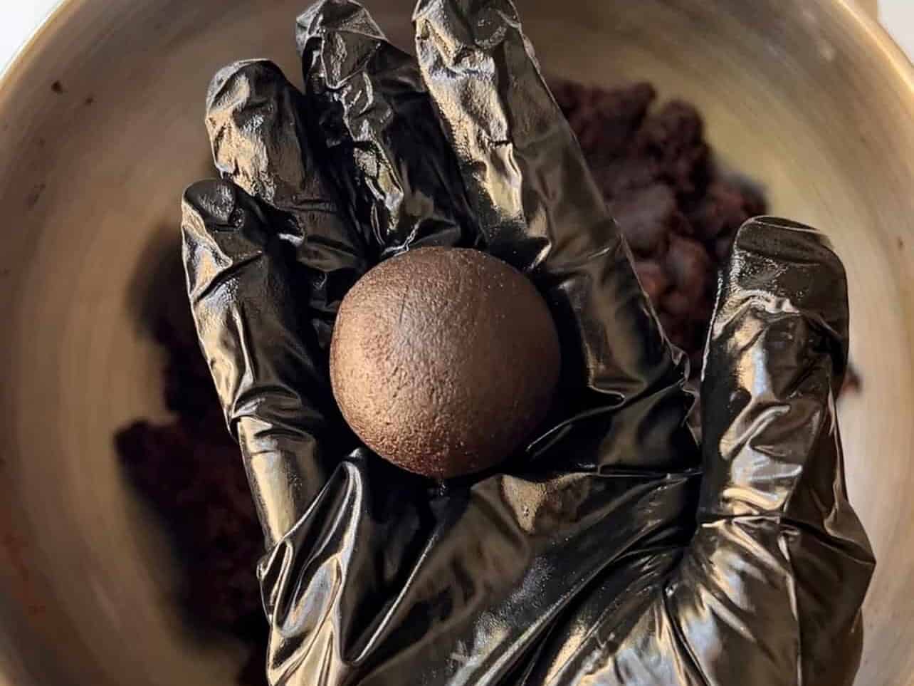 rolling Starbucks copycat chocolate cake pops