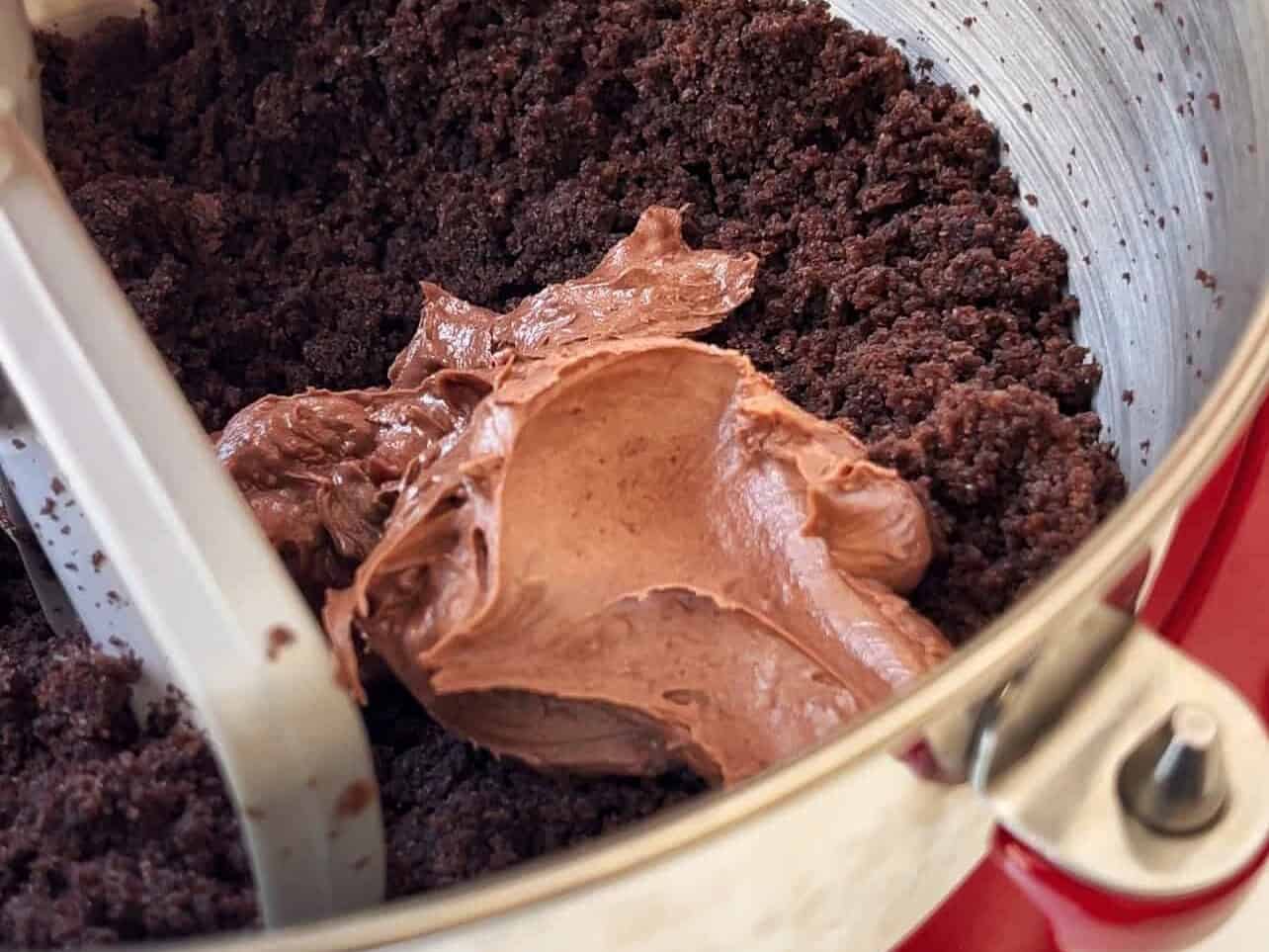 use chocolate buttercream to Starbucks copycat chocolate cake pops