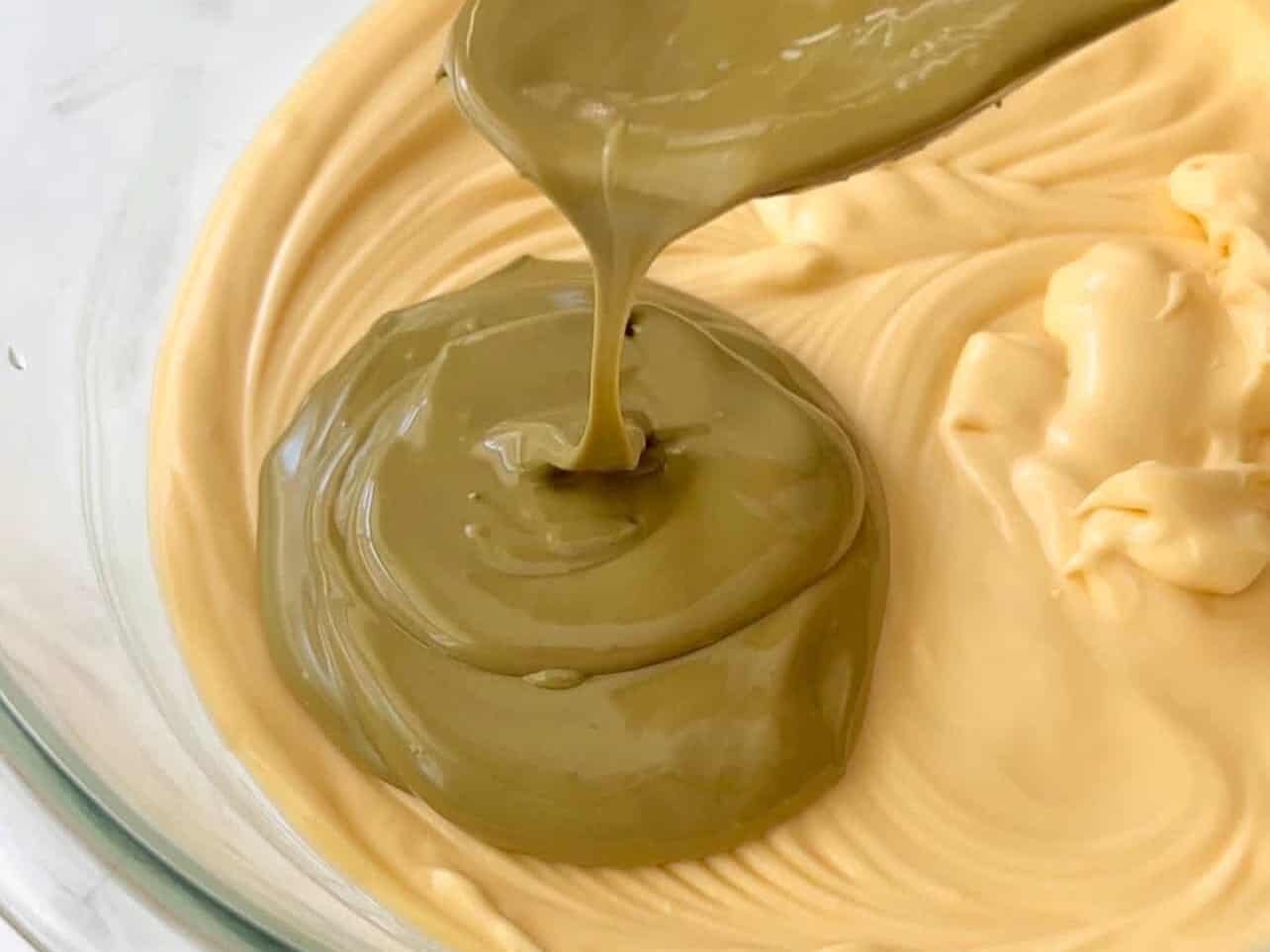 spoon in pistachio cream into filling