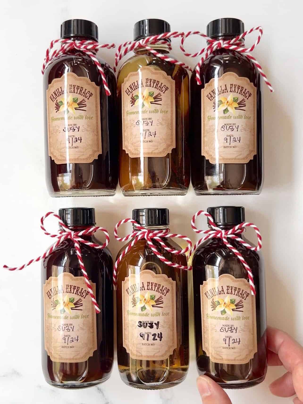 homemade vanilla in gift jars