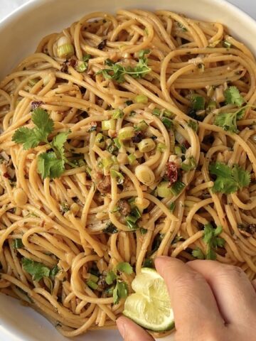 garlic butter chili crisp pasta