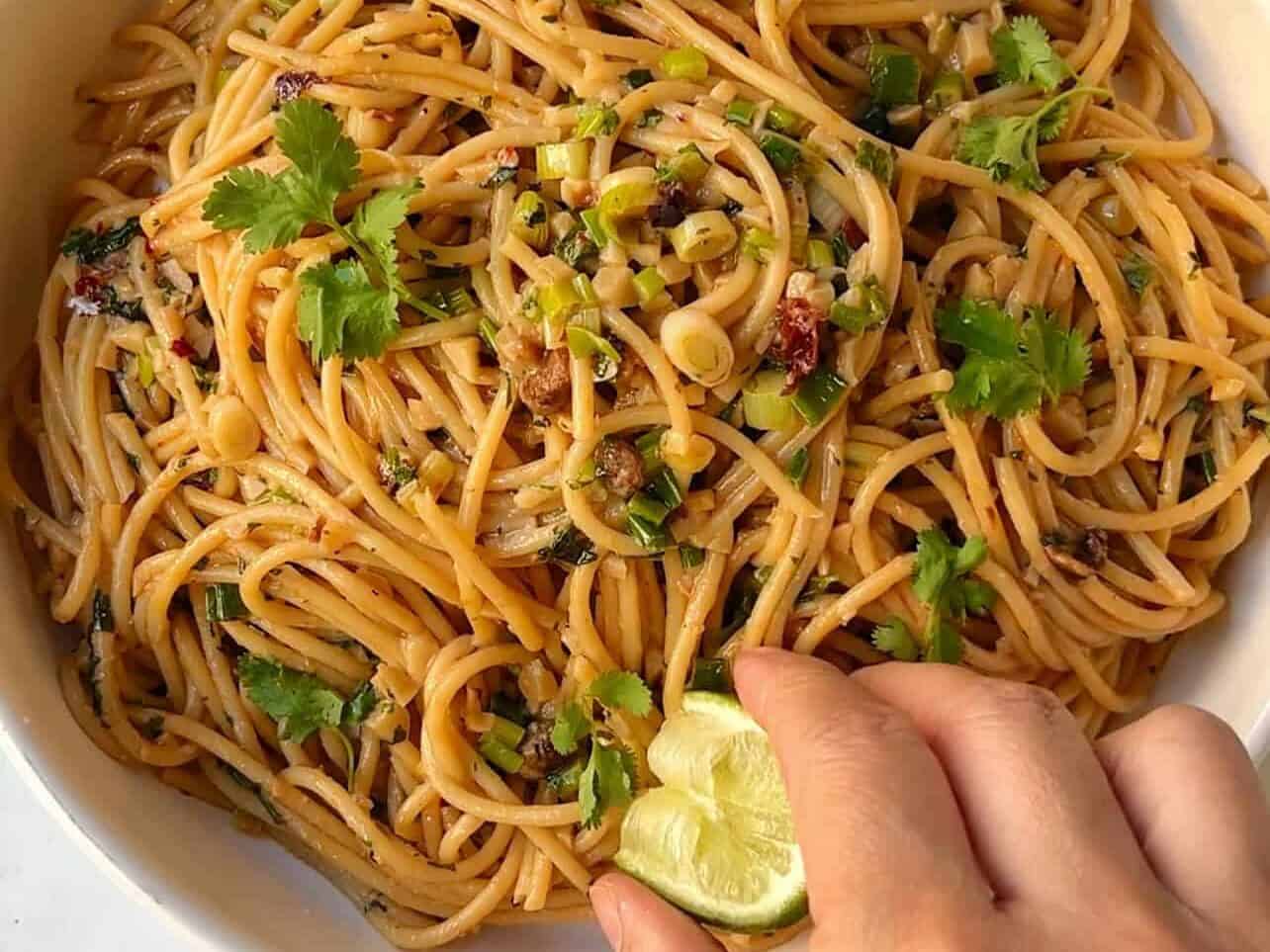 garlic butter chili crisp pasta with squeeze of lime
