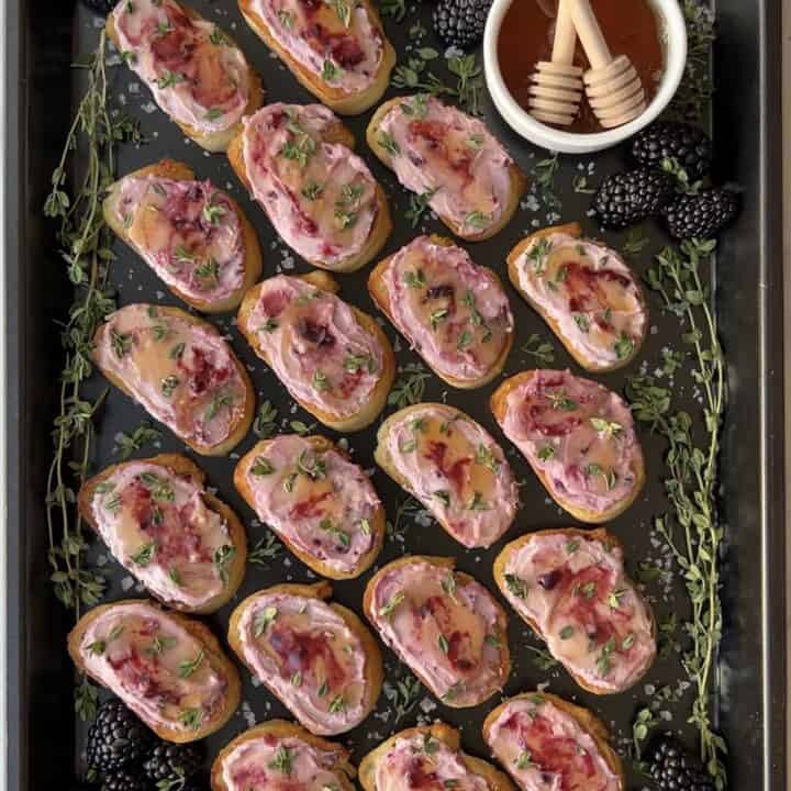 easy blackberry goat cheese crostini