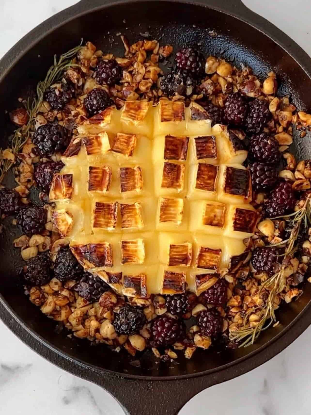 skillet baked brie with blackberries