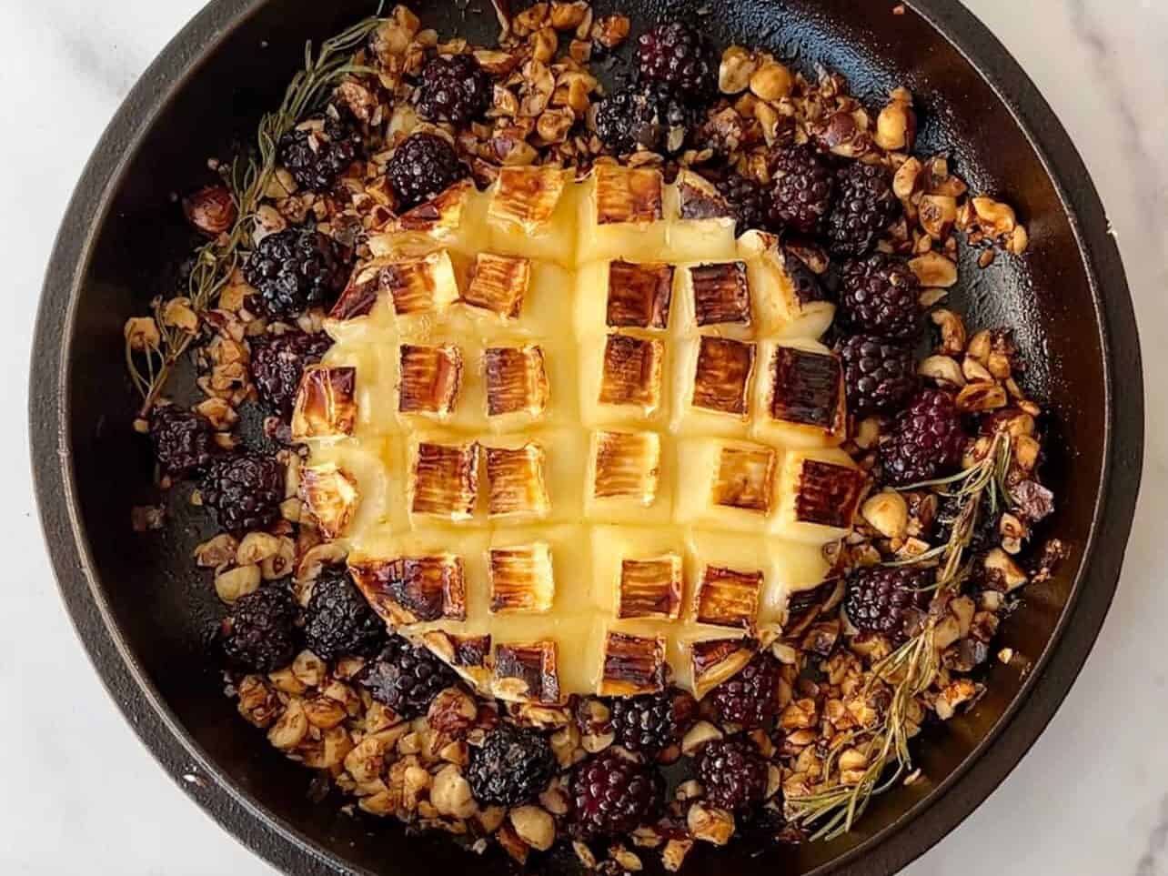 baked brie in skillet