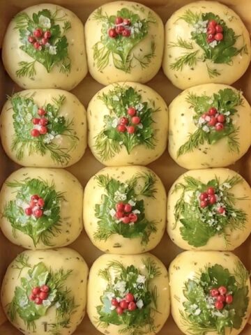 festive holiday dinner rolls