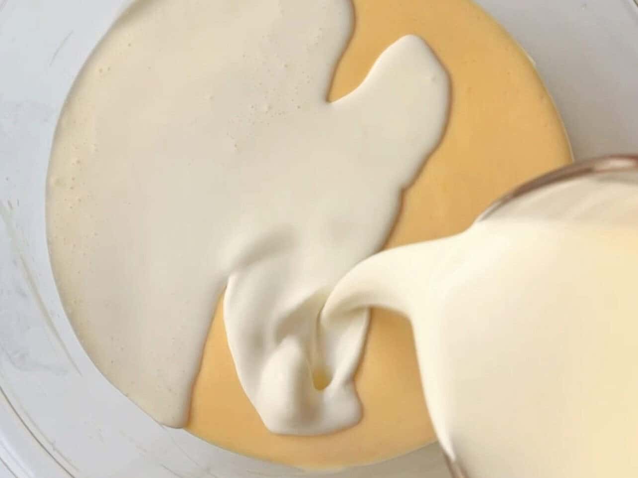 pour in heavy cream to mascarpone filling