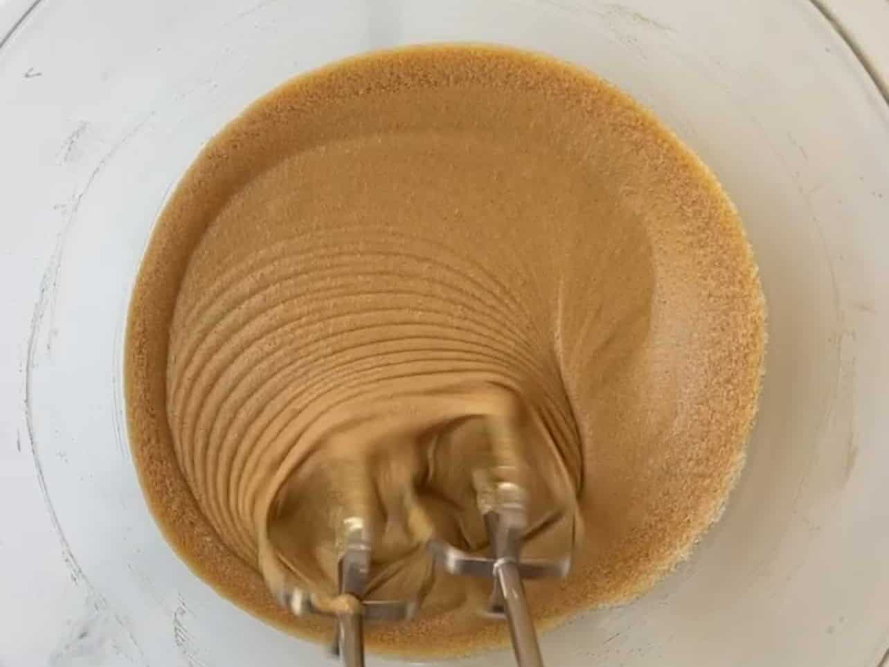 mix wet batter with hand mixer