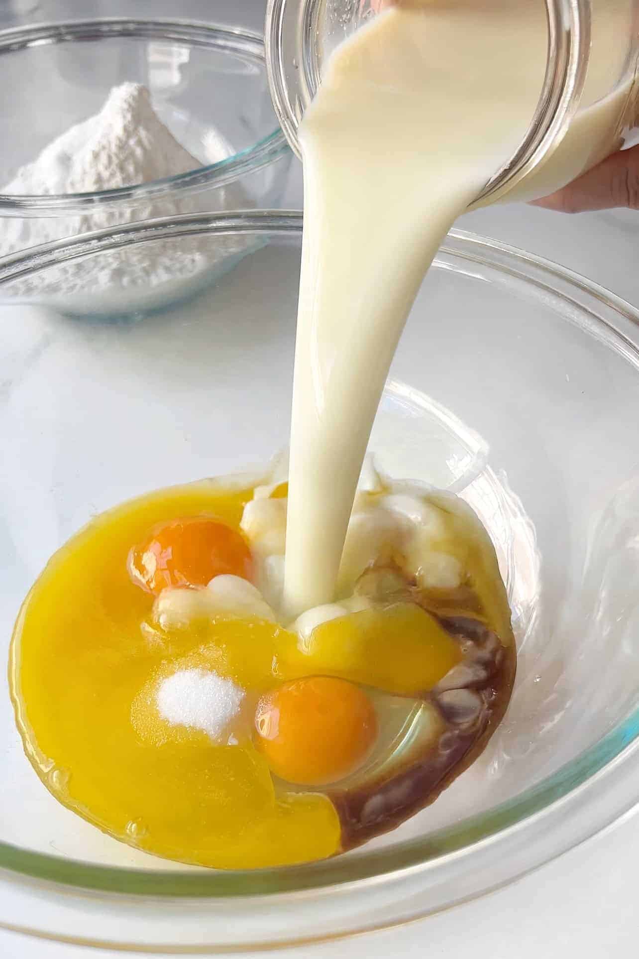 dry ingredients bowl and wet ingredients bowl