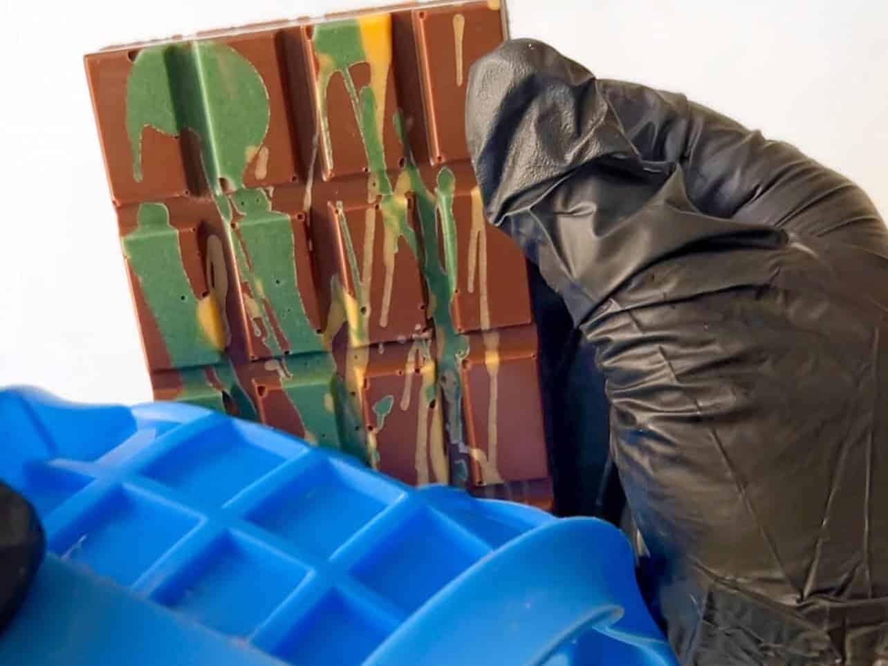 unmolding viral pistachio chocolate bar