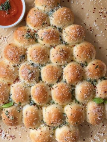 cheesy pull apart Christmas tree bread