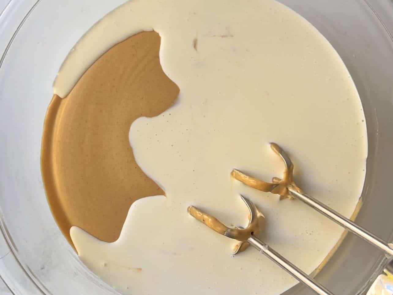 add heavy cream to gingerbread mascarpone