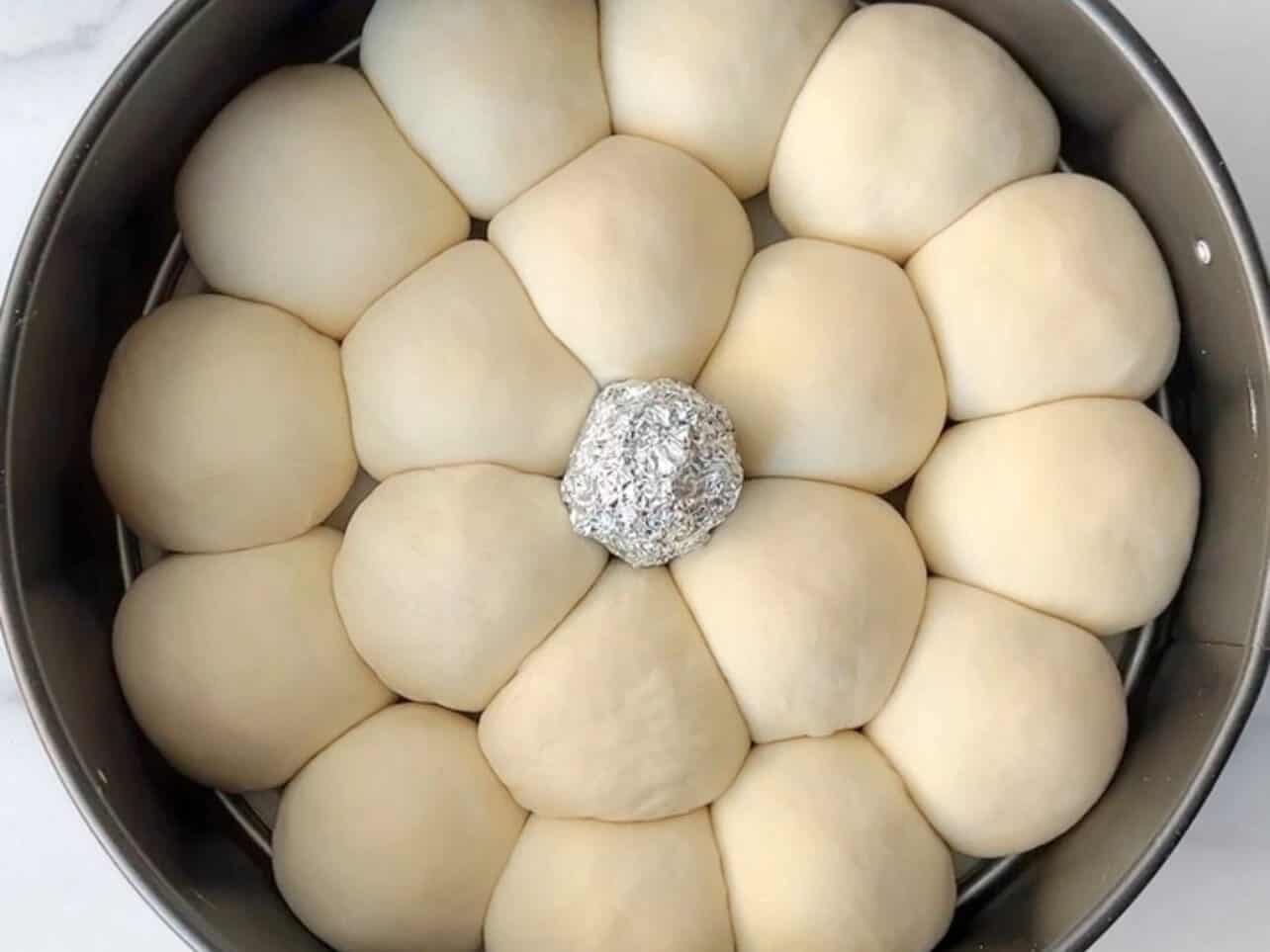 create circular wreath pattern in springform pan