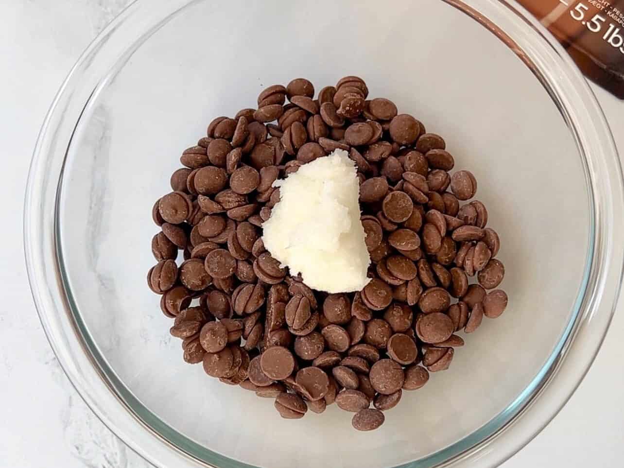 melting chocolate with coconut oil