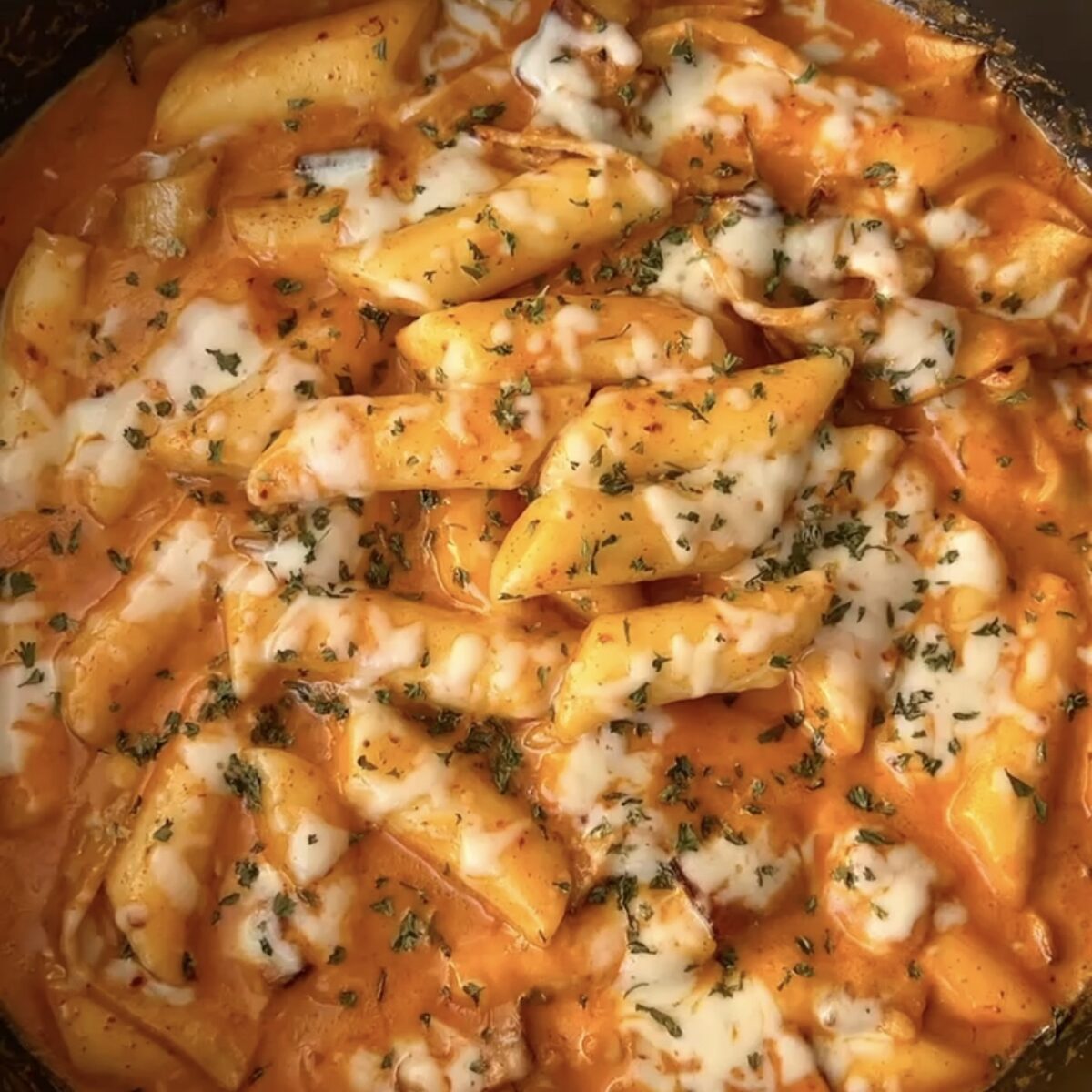 Rosé Tteokbokki (Spicy Korean Rice Cakes)