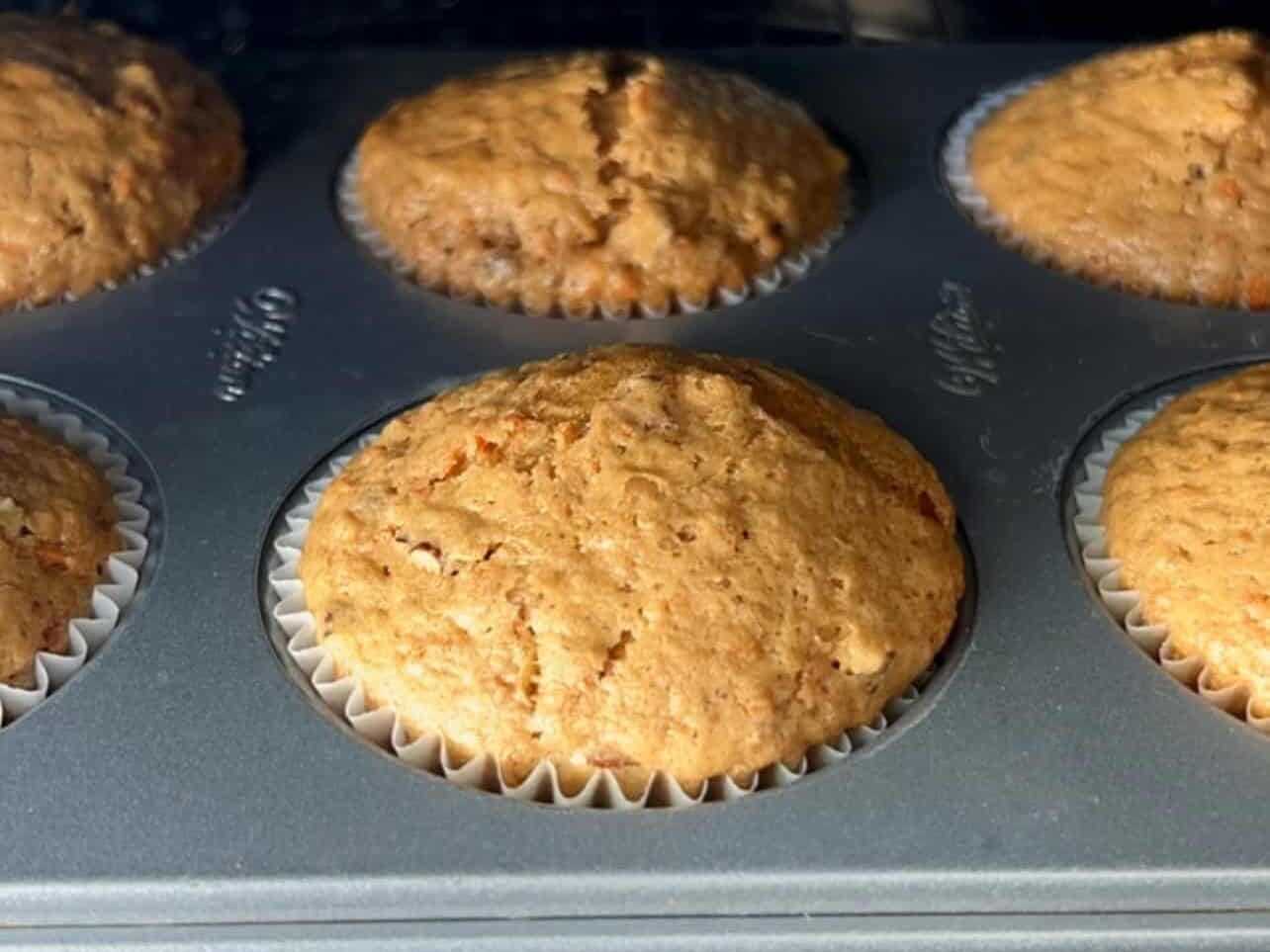 baking carrot cake cupcakes