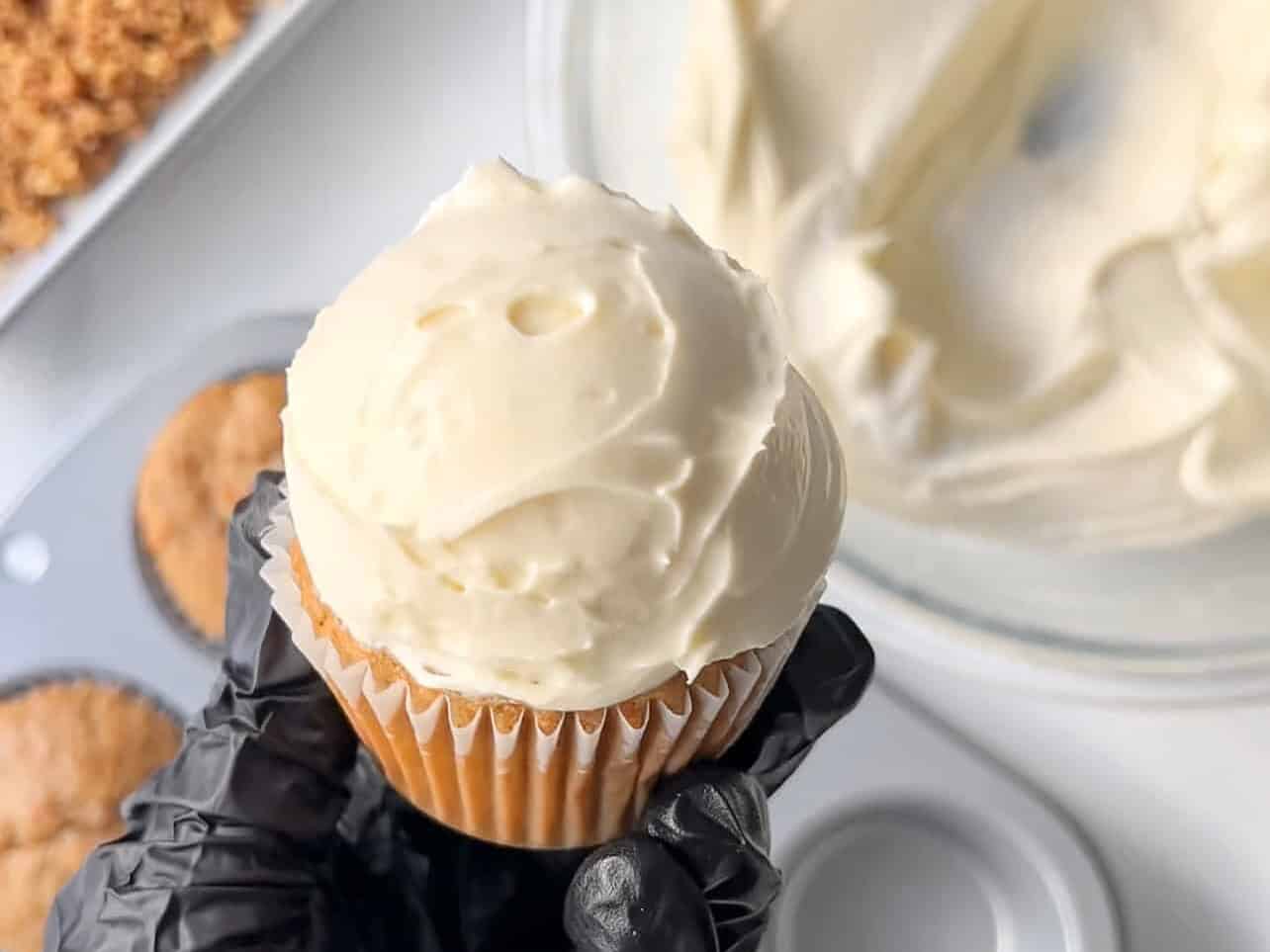 add generous dollop of frosting on top each carrot cake cupcake