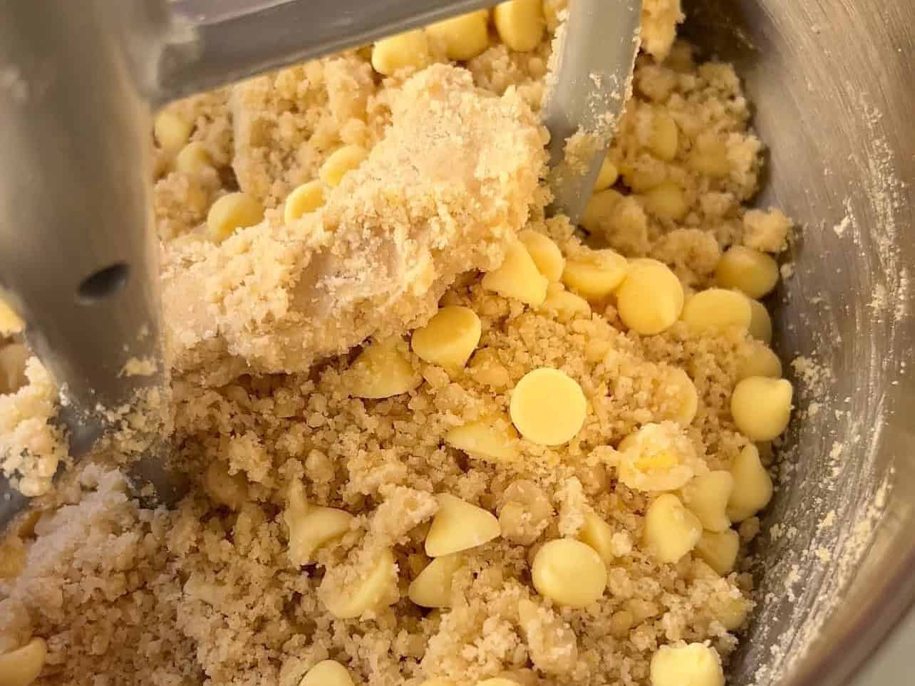 dry crumbly cookie texture before eggs are added 