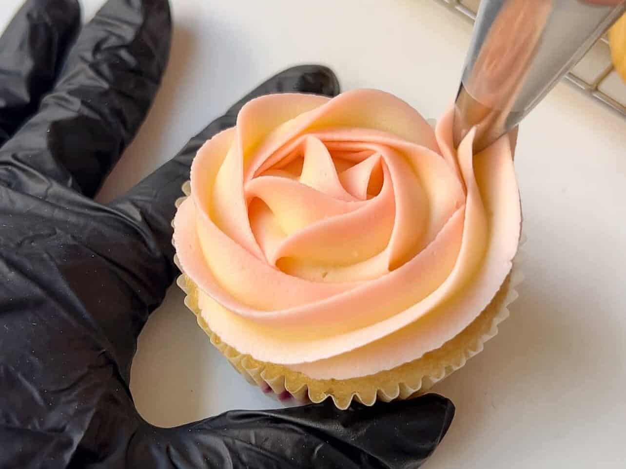 pink and white rose flower design frosting