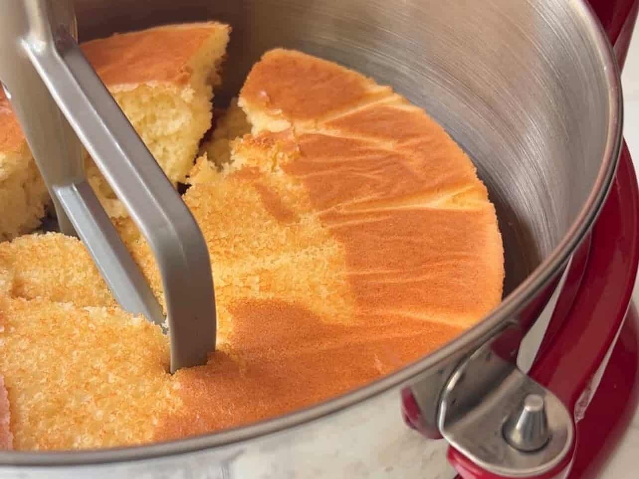 crumble hot vanilla cake in stand mixer 