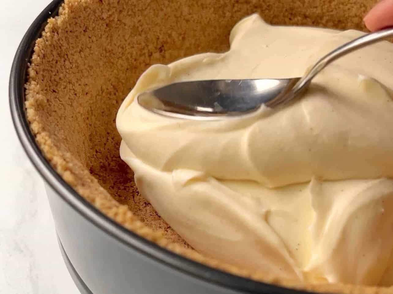 assembling upside down cheesecake