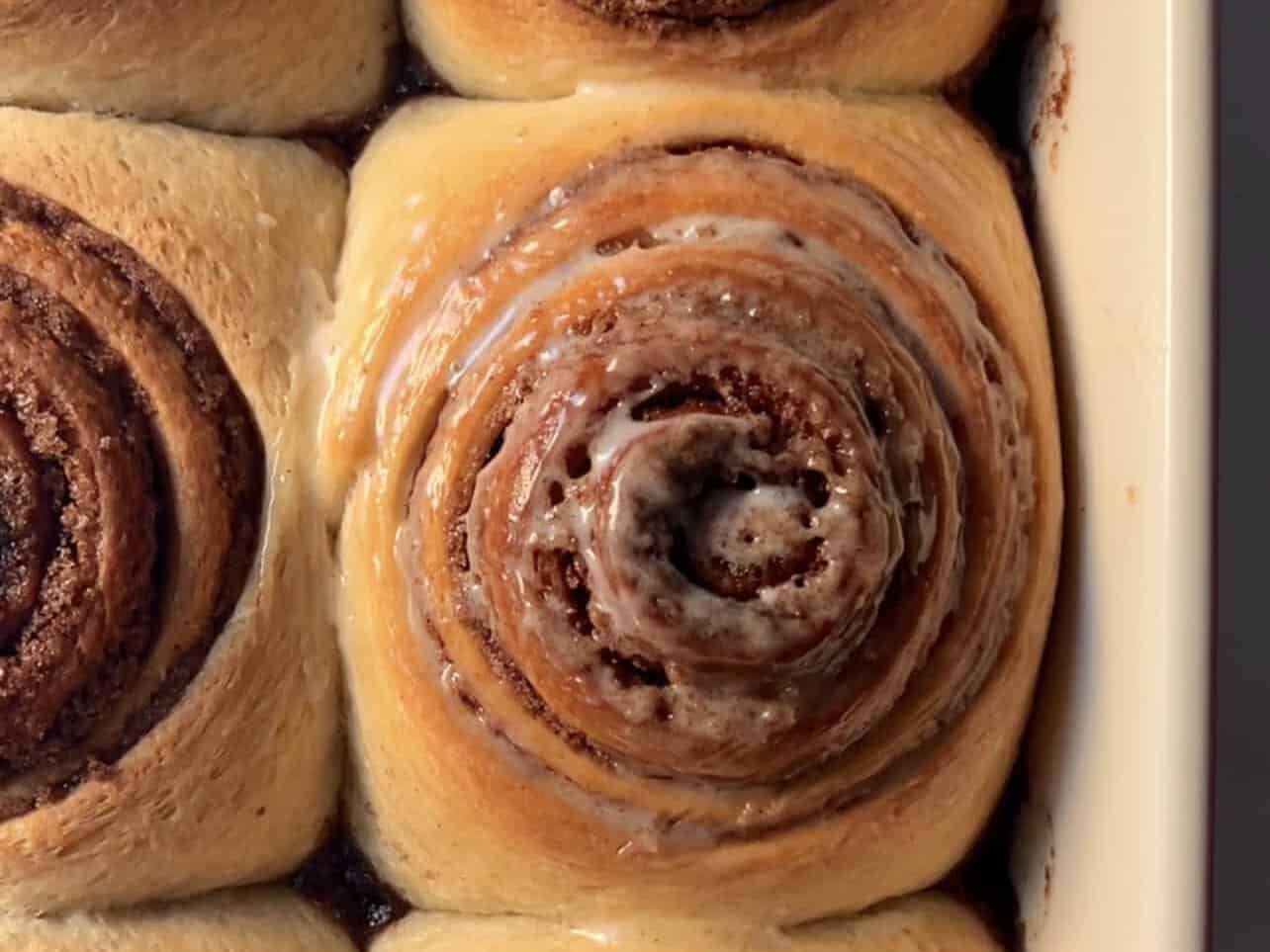 using frosting thin as a cinnamon roll glaze